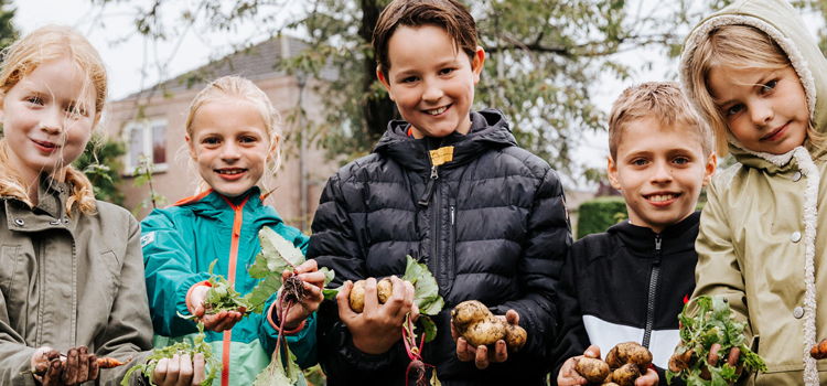 kinderen die poseren