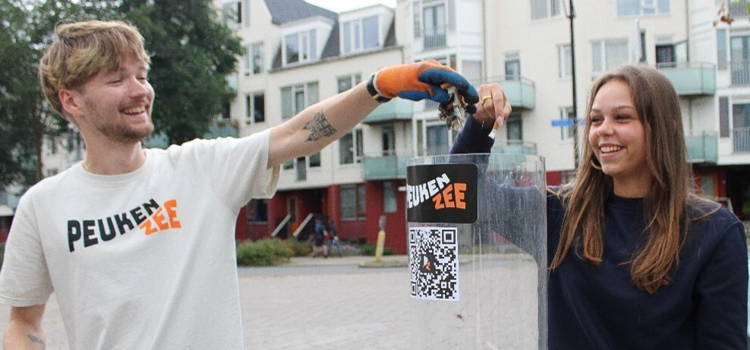 ROC Nijmegen ruimt peuken op!